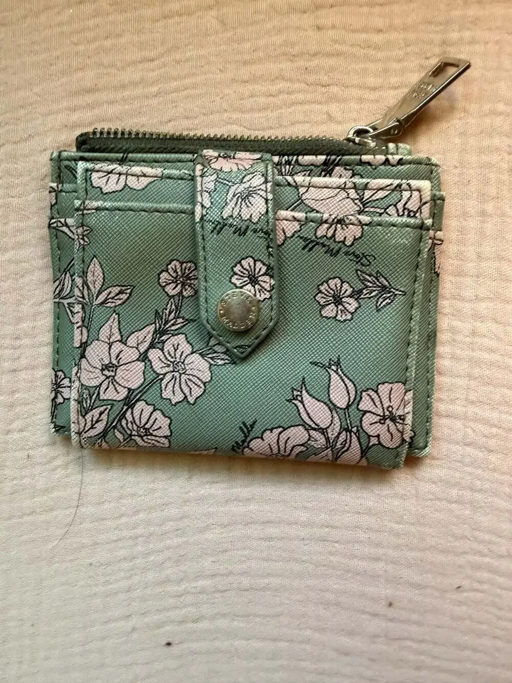 Steve Madden Green Floral Print Card Holder Wallet